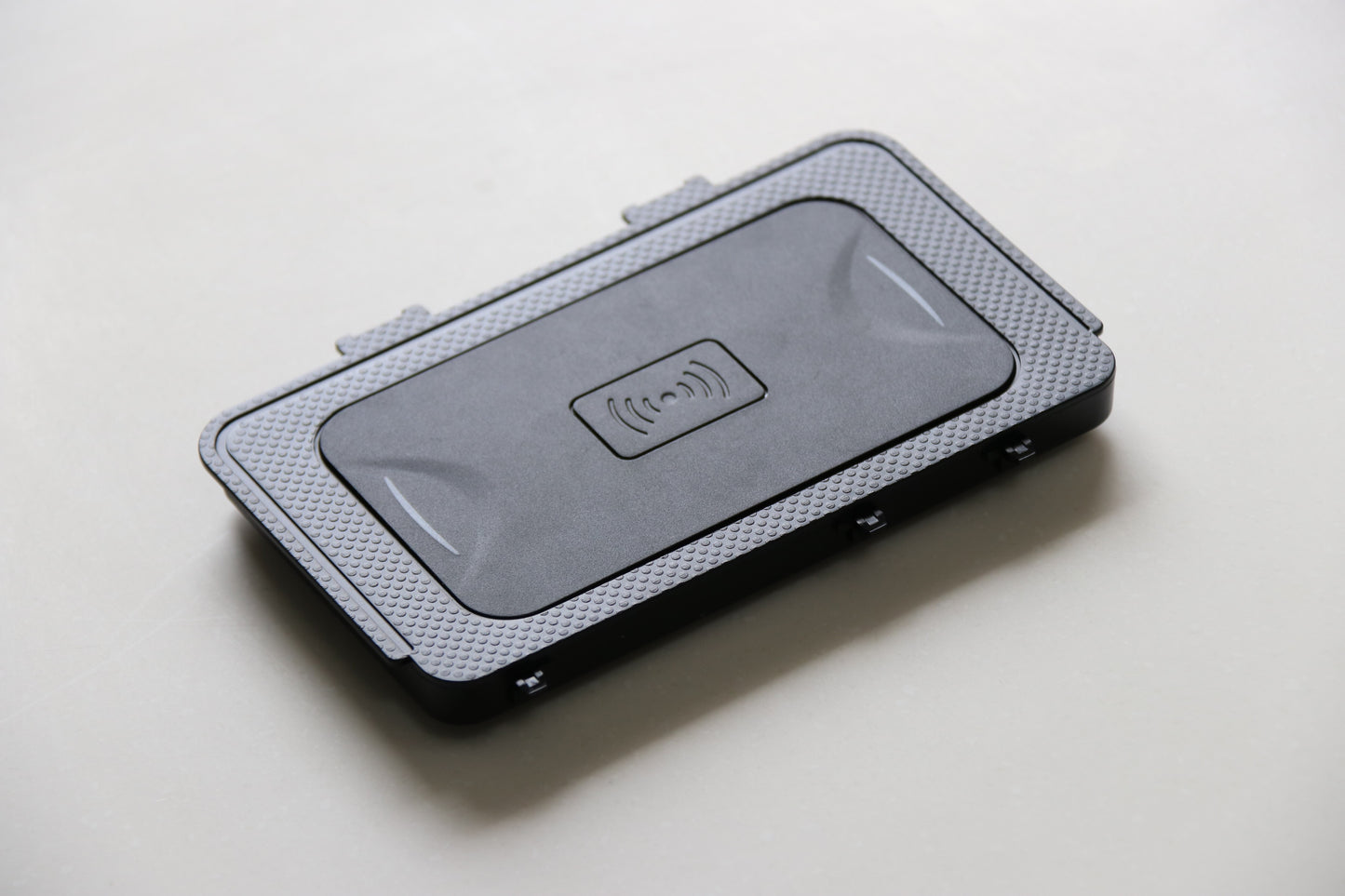 15W Wireless Charging Pad Fast Wireless Charger Plate Quick Charge Qi Pad High-Speed Charging Plate Sleek Wireless Charging Mat 15-Watt Qi Charging Pad Efficient Charging Plate Advanced Wireless Charger Slim Design Charging Plate Rapid Qi Wireless Pad Universal Qi Charging Plate