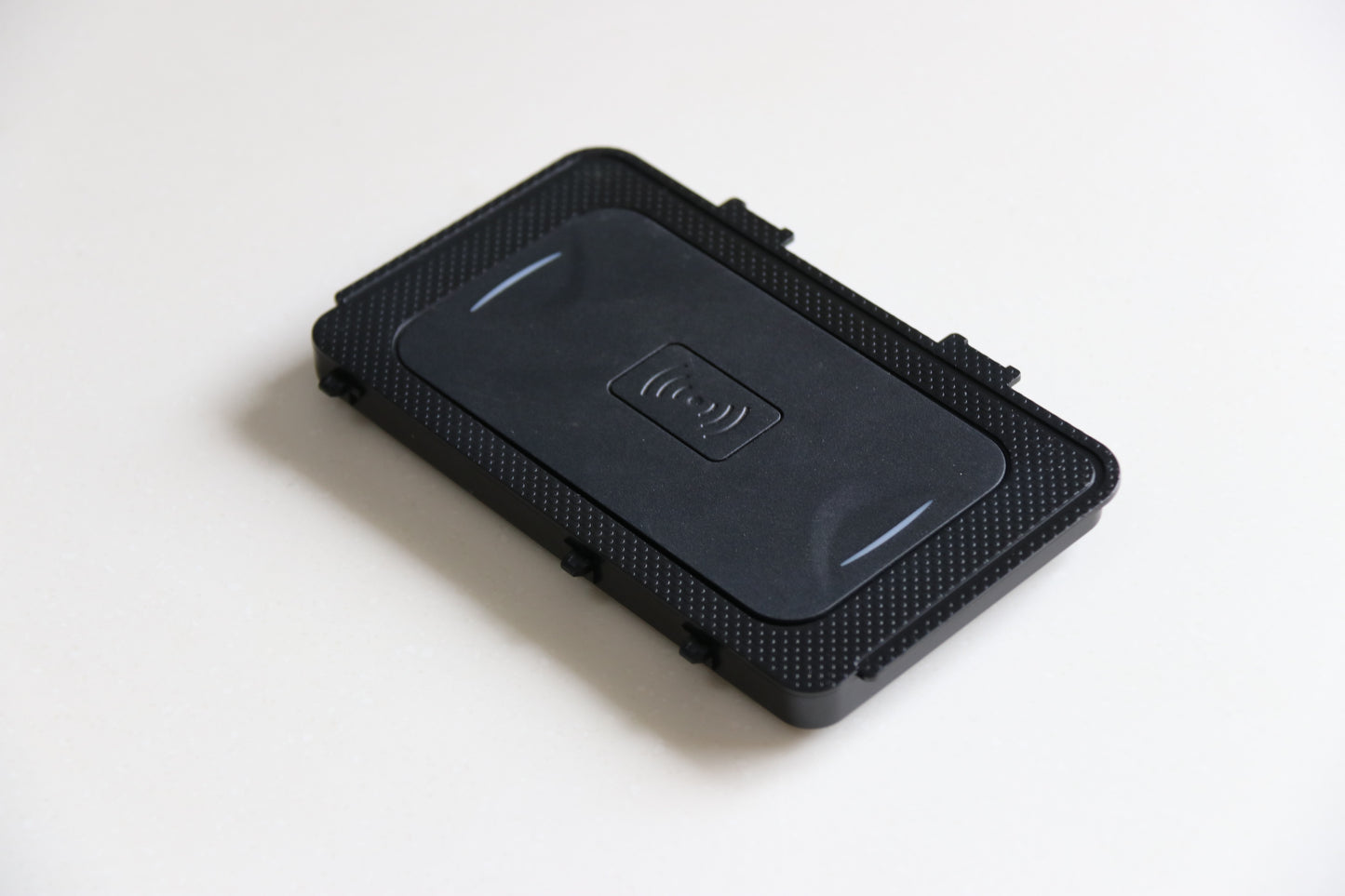 15W Wireless Charging Pad Fast Wireless Charger Plate Quick Charge Qi Pad High-Speed Charging Plate Sleek Wireless Charging Mat 15-Watt Qi Charging Pad Efficient Charging Plate Advanced Wireless Charger Slim Design Charging Plate Rapid Qi Wireless Pad Universal Qi Charging Plate